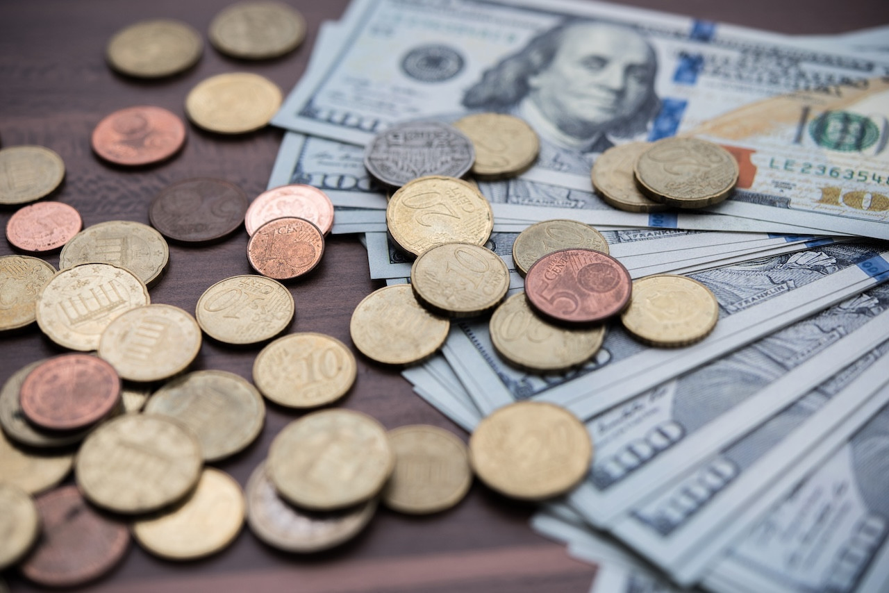 만원으로 시작하는 미니 재테크: 커피값 아껴 돈을 불리는 소액 투자 전략